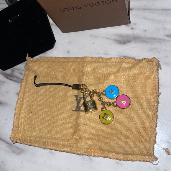 Louis Vuitton charm for bags n phone excellent condition. - Picture 3 of 4
